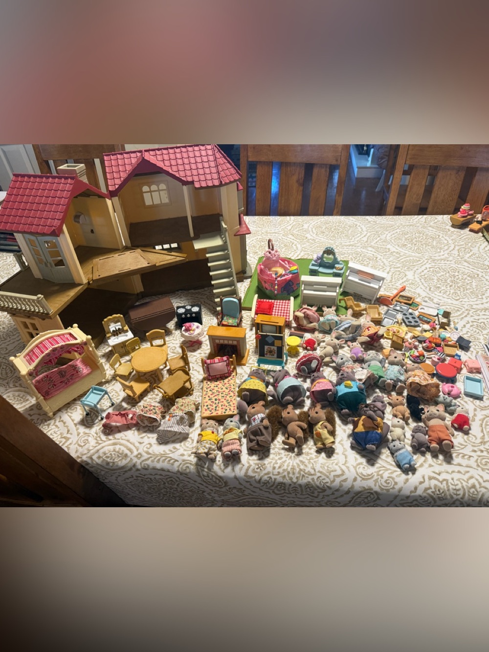 Huge calico critter house and figures lot